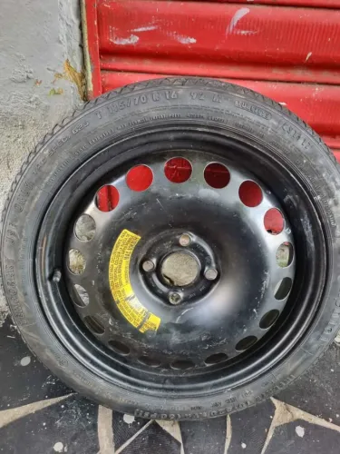 VENDO RODA ESTEPE 16, PRATICAMENTE NOVA