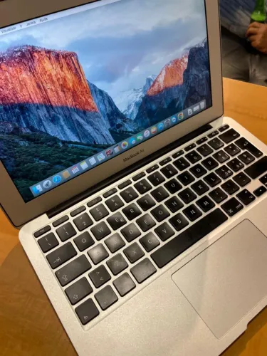 MACBOOK APPLE