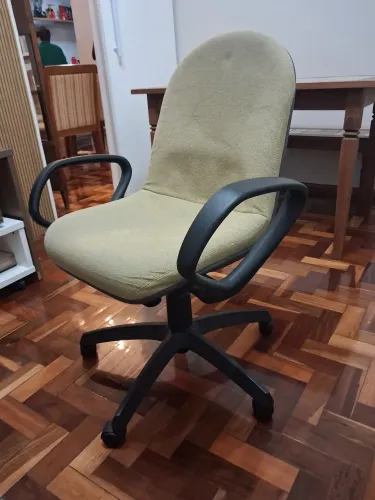 Cadeira de Escritório Giratória Giroflex - Conforto e Qualidade