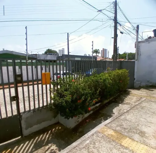 Casa Residencial/Comercial 3/4 Rua paralela à Avenida Nascimento de Castro