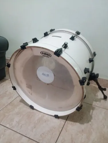 Bumbo 16" com pele Evans