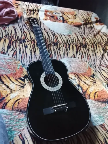 Vendo violão semi usado (300 reais), mas negócio valores.