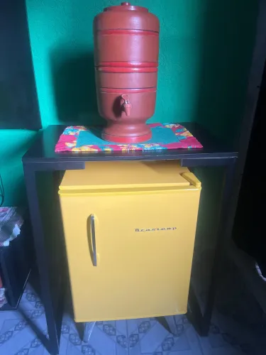 Frigobar Brastemp Retrô Amarelo + suporte industrial 