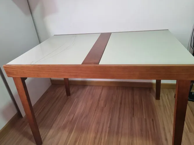 Mesa de jantar 4 ou 6 lugares