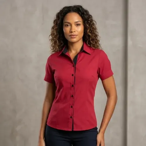 Camisa Social Feminina Manga Curta Vermelha com Detalhe Preto