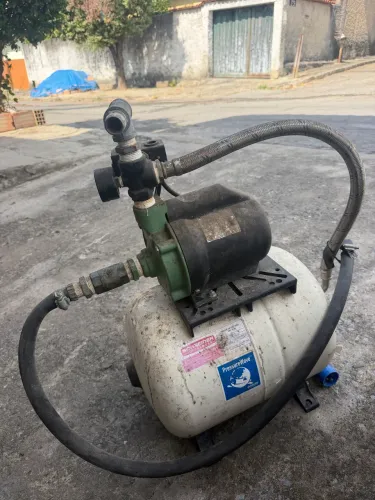 motobomba pressurizadora Schneider, modelo TAP-20C, com motor de 1/2 CV.