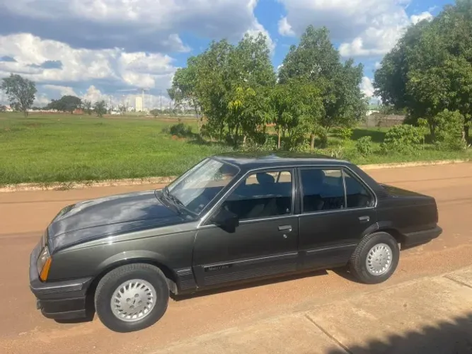 Chevrolet Monza Classic SE 2.0 /mpfi E EFI 2P E 4P 1990