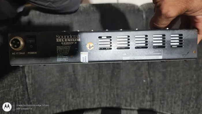 Mesa de som selenio 400 só o primeiro canal que tá com mal contato o restante tudo fuciona