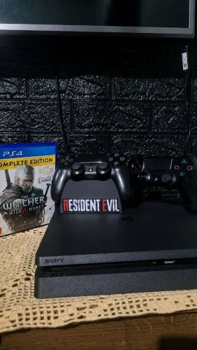 PS4 SLIM + 2 controles originais
