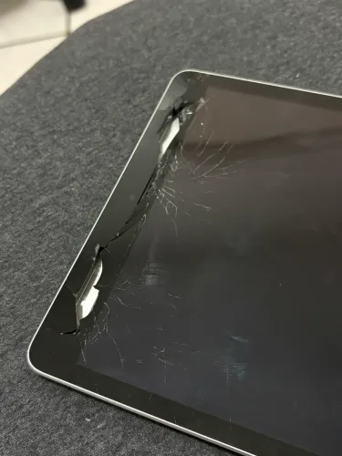 ipad 9 | tela quebrada mas funciona perfeitamente 