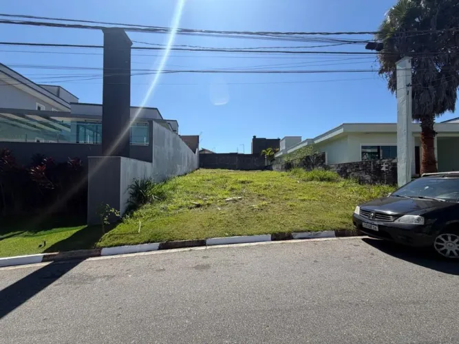 Terreno de Condomínio em Arujá