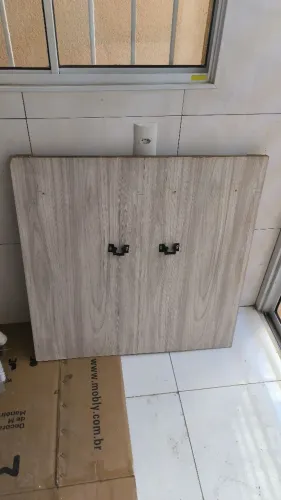 Painel e nicho de madeira