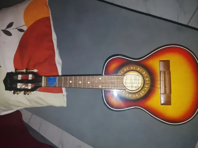 Cavaquinho semi novo