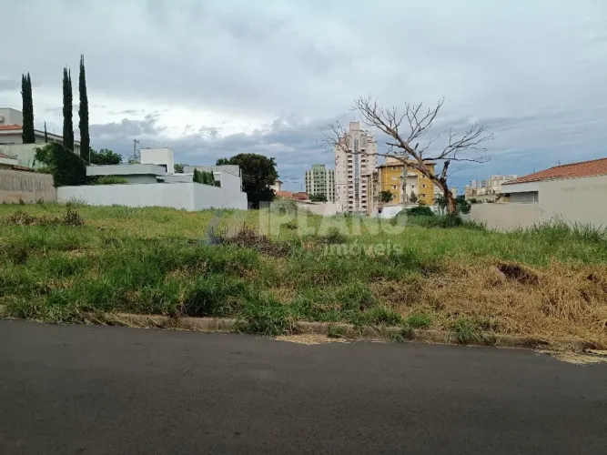 Venda de Terreno / Padrão na cidade de São Carlos