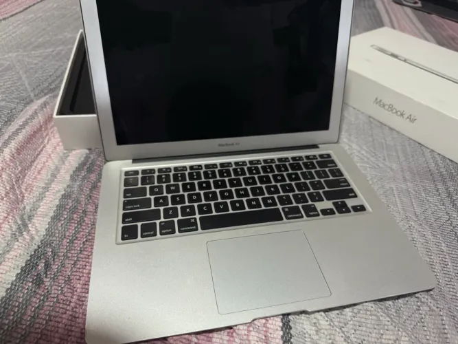 MacBook Air impecável com caixa 