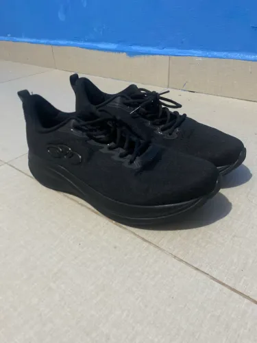 Vendo tênis olímpicos preto novo , só não tem caixa tamanho 42-43