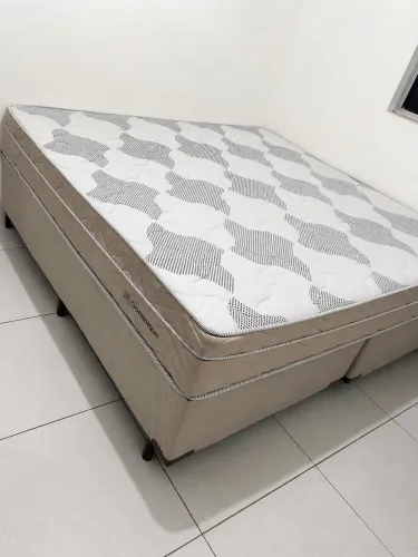 Cama king size 