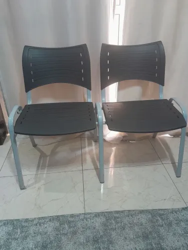 cadeira longarinna cor grafite Plástico resistente 