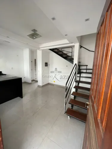 Oportunidade - Casa - Condomínio Vila do Bosque - Jardim da Granja - 2 Dormitórios - 64m².