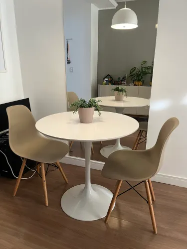 Mesa Redonda 90 cm Estilo Tulipa + 2 Cadeiras - Ideal para Apartamentos | Taquara/RJ