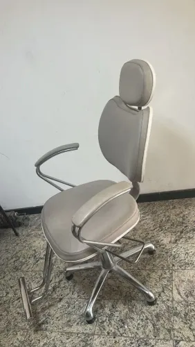 Vendo cadeira de barbeiro 
