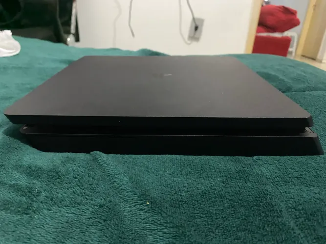 Ps4 slim 1 Tb
