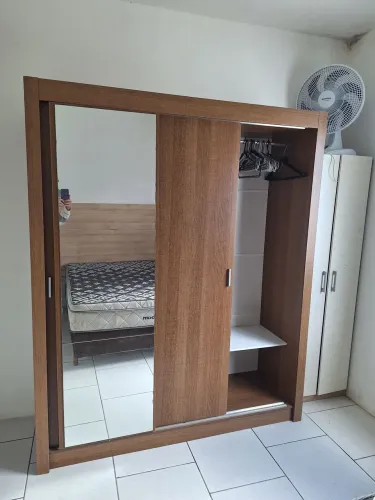 2 Guarda roupas casal com portas de correr