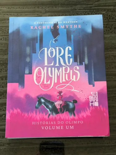 Livro HQ Lore Olympus volume 1 de Rachel Smythe
