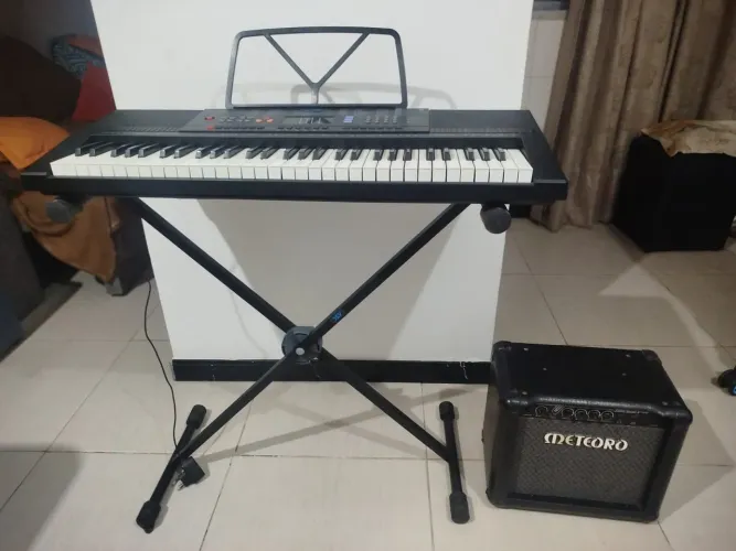 Combo Teclado+ Caixa Amplificada