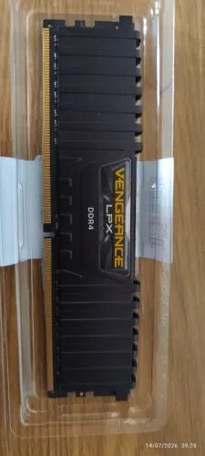 VENDO 2 Memória RAM Corsair Vengeance LPX, 8GB