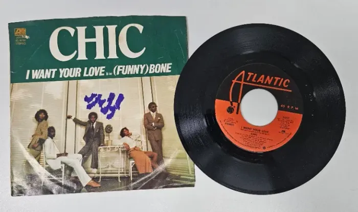 Disco Compacto de Vinil - Chic