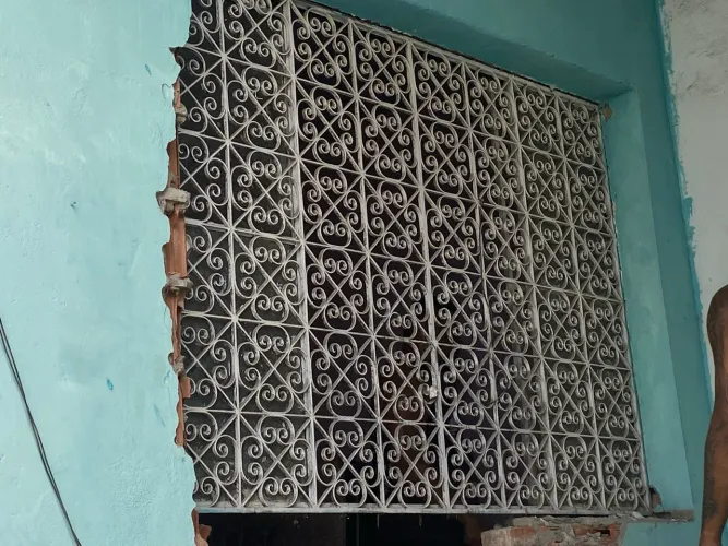 Janela de ferro antiga