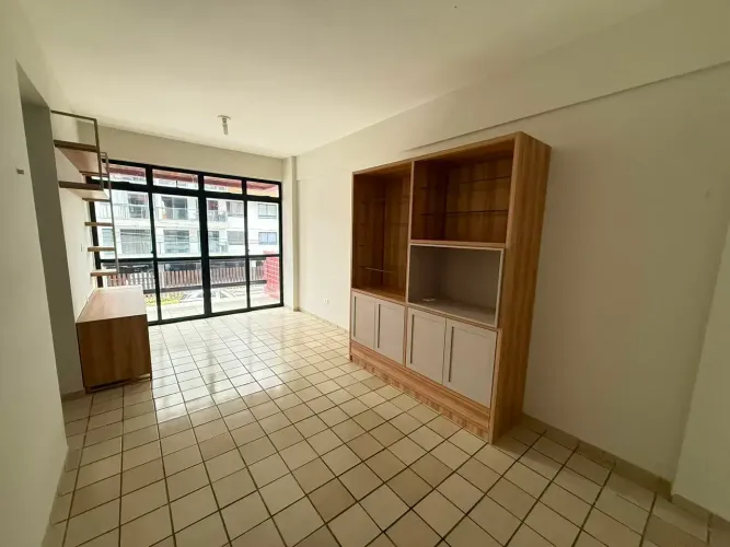 Apartamento com 4 Quartos e 3 banheiros para Alugar, 99 m² por R$ 2.700/Mês