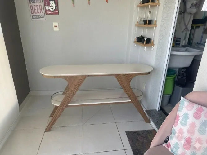 Aparador Design Retrô Orgânico - Off White e Madeira (1,40m)
