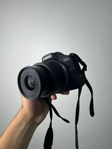 Canon EOS R100 + lente + carregador Ótimo estado