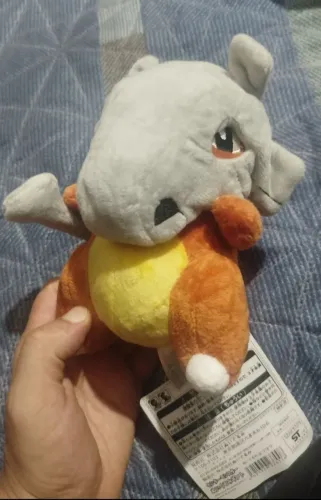Brinquedo Pelúcia Pokémon Cubone 18cm