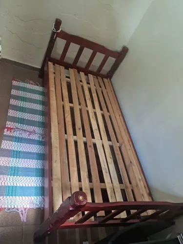CAMA BELICHE DE MADEIRA MACIÇA SOLTEIRO.