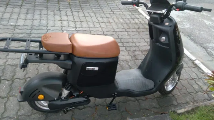 Vendo moto elétrica semi nova.