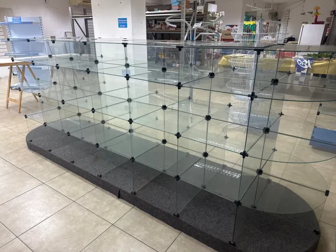 Vitrine de vidro com base