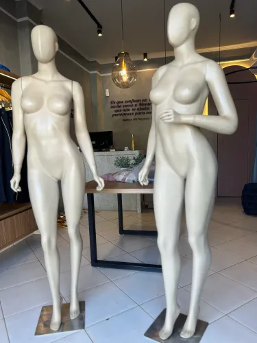 Manequins femininos à venda ! 