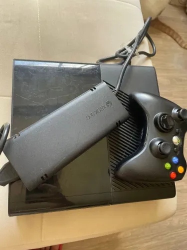 Console xbox 360 + bioshock 2 originai