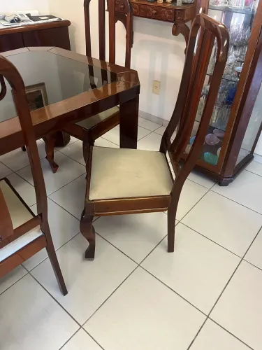 Mesa 8 lugares com cadeiras