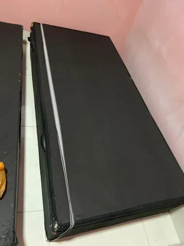 Vende se cama box com baú