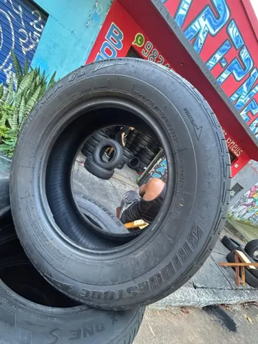 Pneu 205/60/15 Bridgestone potenza seminovo peça única por 250$<br>