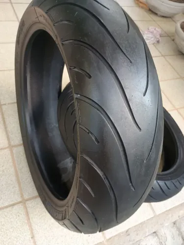 Par pneus MICHELIN Pilot Road 2