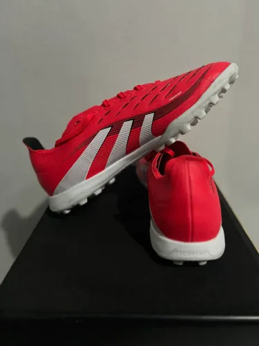 Chuteira Adidas