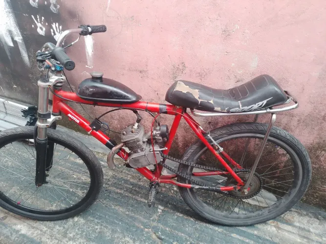 Motorizada 80cc com algumas coisa pra fazer