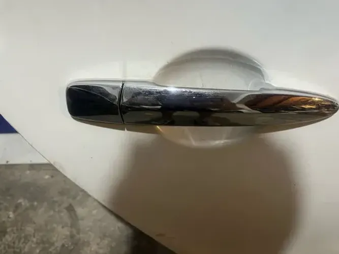 Maçaneta Externa Porta Traseira Direita Nissan Sentra 14/20 Traseira