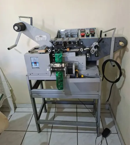 Batida Hot-Stamping TURO TDA-50, 50x100mm, corte plano, hot-stamping. Serra-ES.