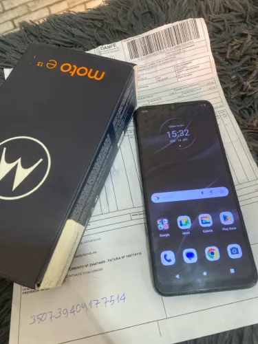 VENDO E13,64GIGAS, COM NOTA,SEM TRINCOS, CONSERVADO, COM PELÍCULA, CABO DO CARREGADOR